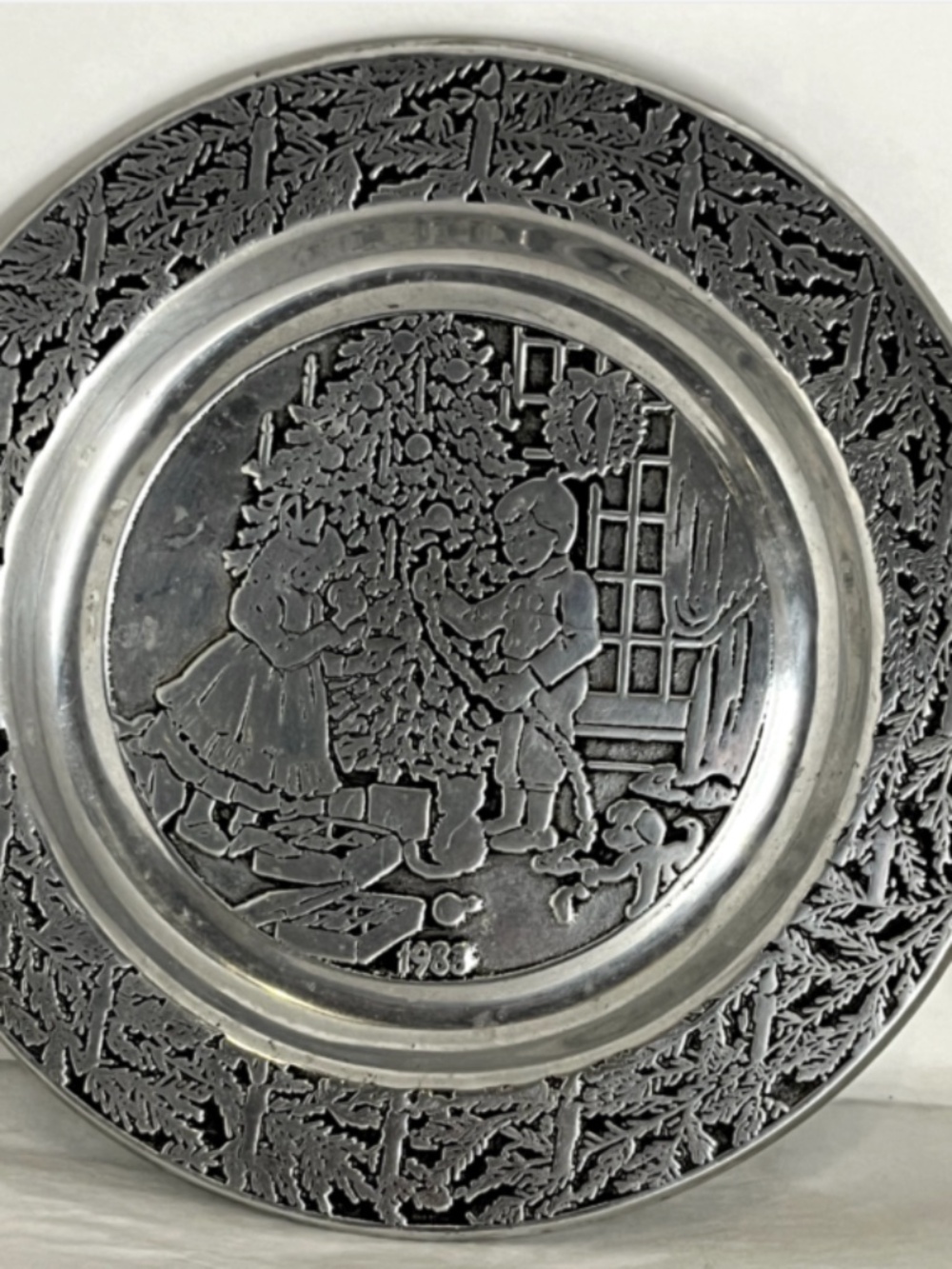 Vintage Wilton RWP Cast Aluminum 1983 Christmas Plate Decorating the Tree
